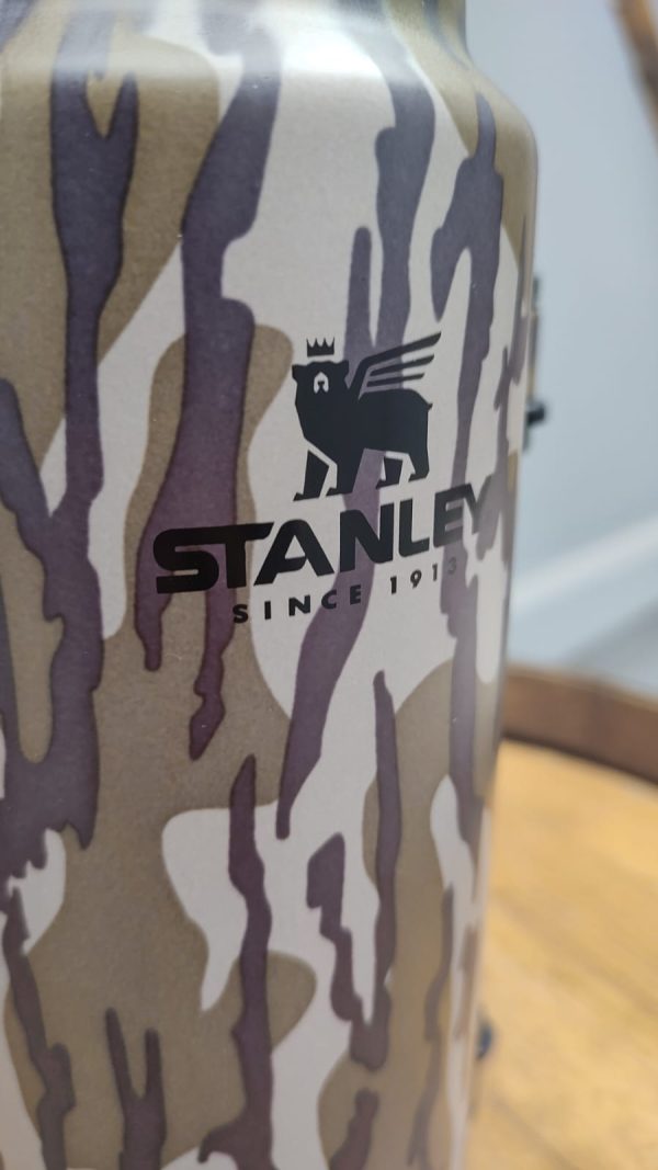 Termo Stanley Bottomland Camuflado Classic 1.4 Litros - Imagen 5